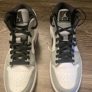 Jordan 1 Mid Light Smoke Grey (size 9)